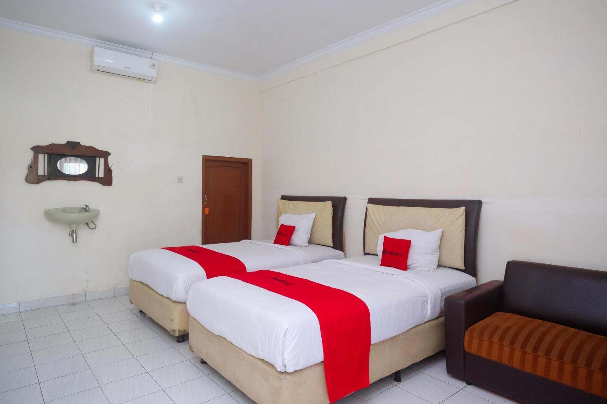 Reddoorz Syariah Near Alun Alun Wonosari Exterior foto